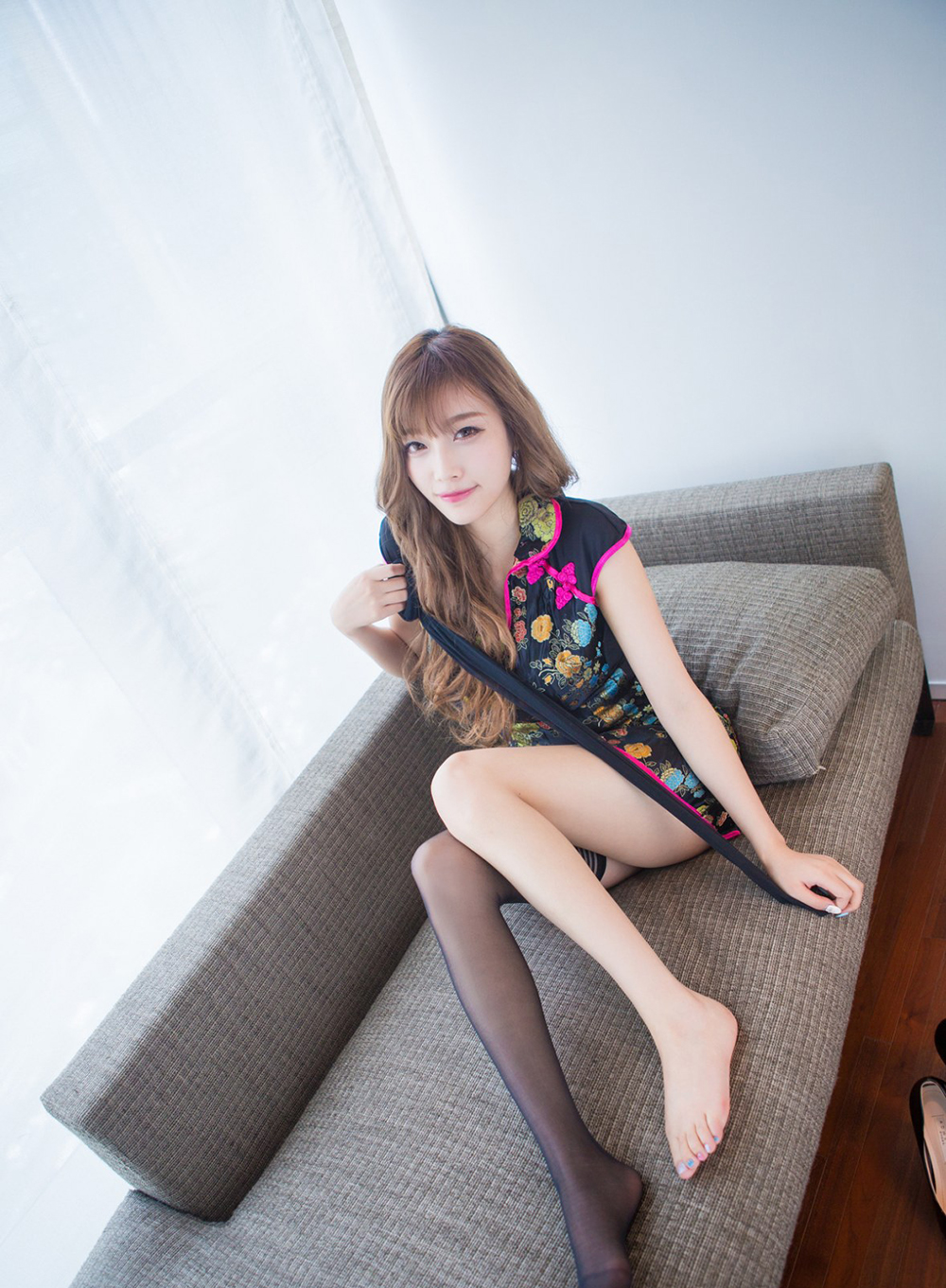 爱蜜社女神sugar小甜心CC长腿黑丝袜照片