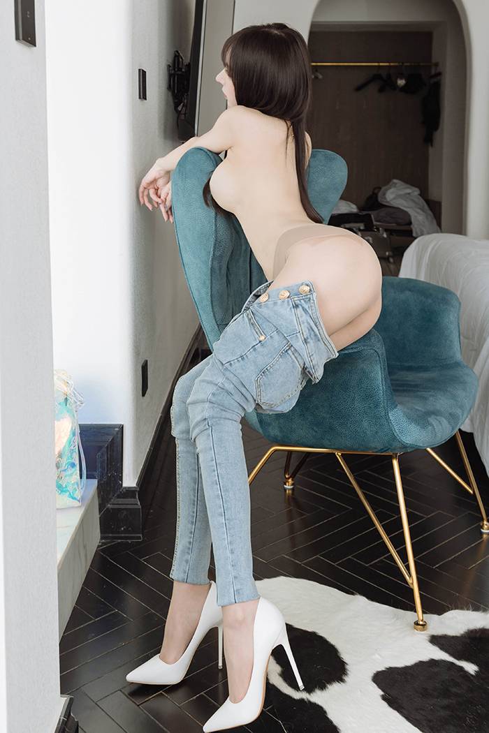 多情秘书周于希半裸赤身蜜臀飘香