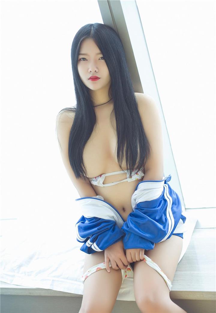 清纯美乳尤物凌希儿性感校服写真诱惑