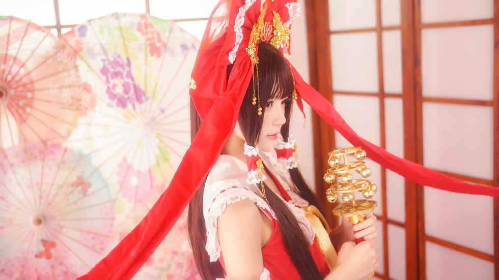 清纯萝莉风COS桜桃喵之灵梦私房红色喜庆服饰写真