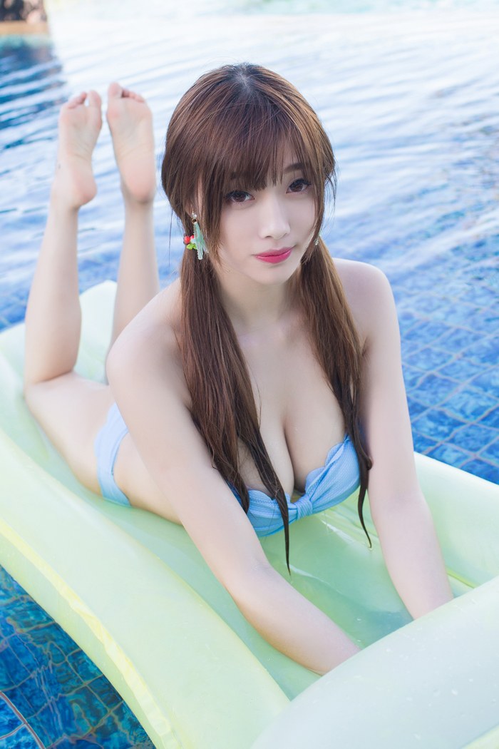 清纯人气玉女杨晨晨半球微露引人遐想连篇