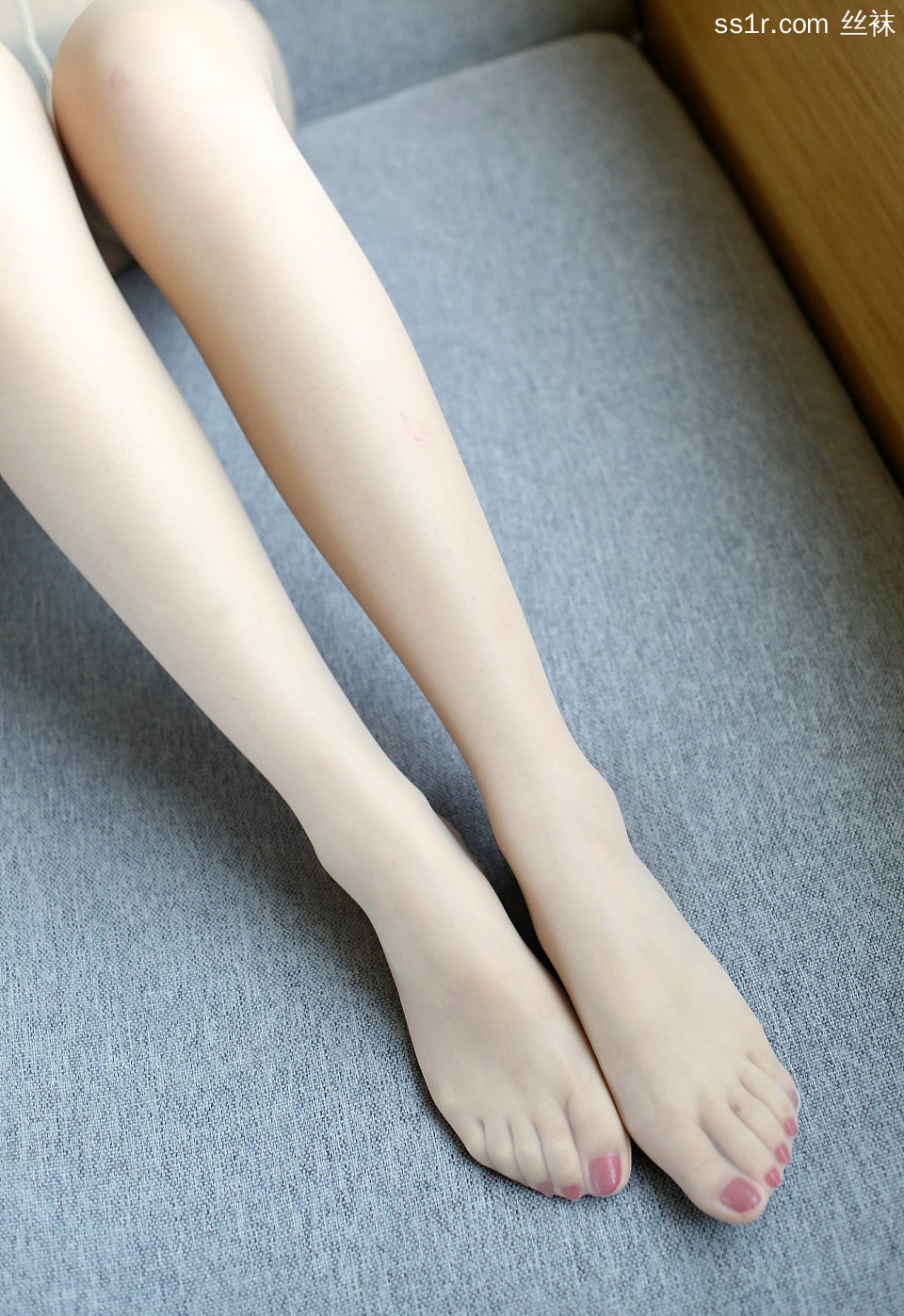 黑色吊带丝袜少妇情趣内衣诱惑套图