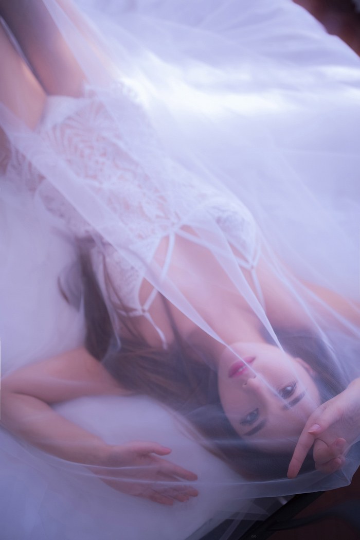 奶油少女唯美照 镂空纱裙下白嫩娇躯让人垂涎