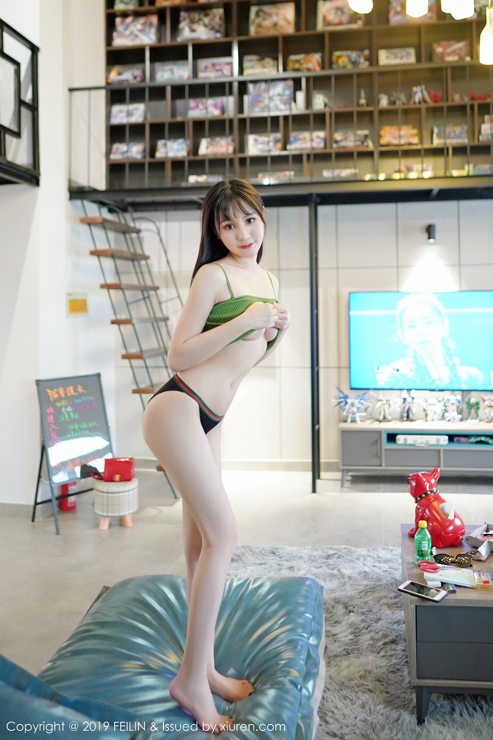 新人嫩模青妍Celina居家私房透视薄纱内衣撩人