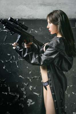 极品爆乳周于希吃鸡战场演绎靓丽内衣诱惑