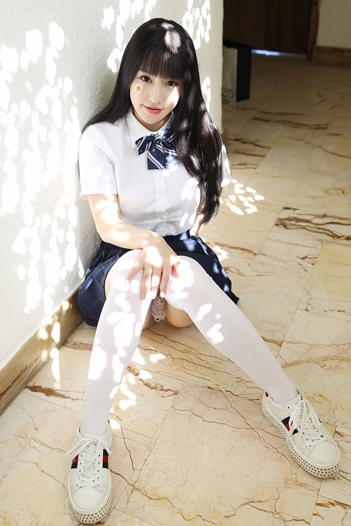 激萌学生妹朱可儿白皙巨乳撩裙诱惑