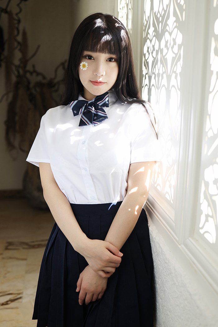 激萌学生妹朱可儿白皙巨乳撩裙诱惑