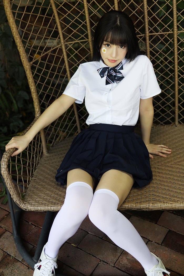 激萌学生妹朱可儿白皙巨乳撩裙诱惑