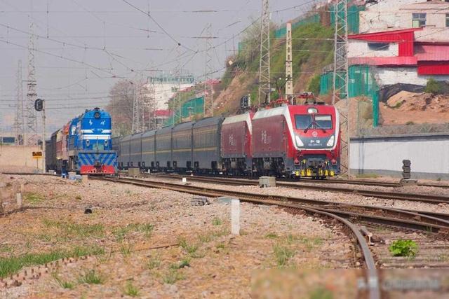 K214次列车由西安驶向天津，途经蒲城、富县、延安、绥德