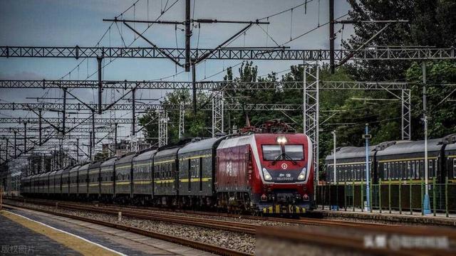 K214次列车由西安驶向天津，途经蒲城、富县、延安、绥德