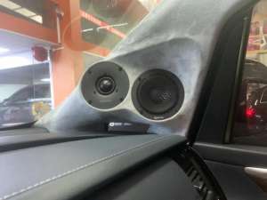 汽车喇叭定位(汽车扬声器的安装角度，决定聆听体验？)