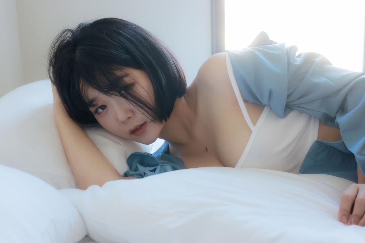 短发少女私房写真