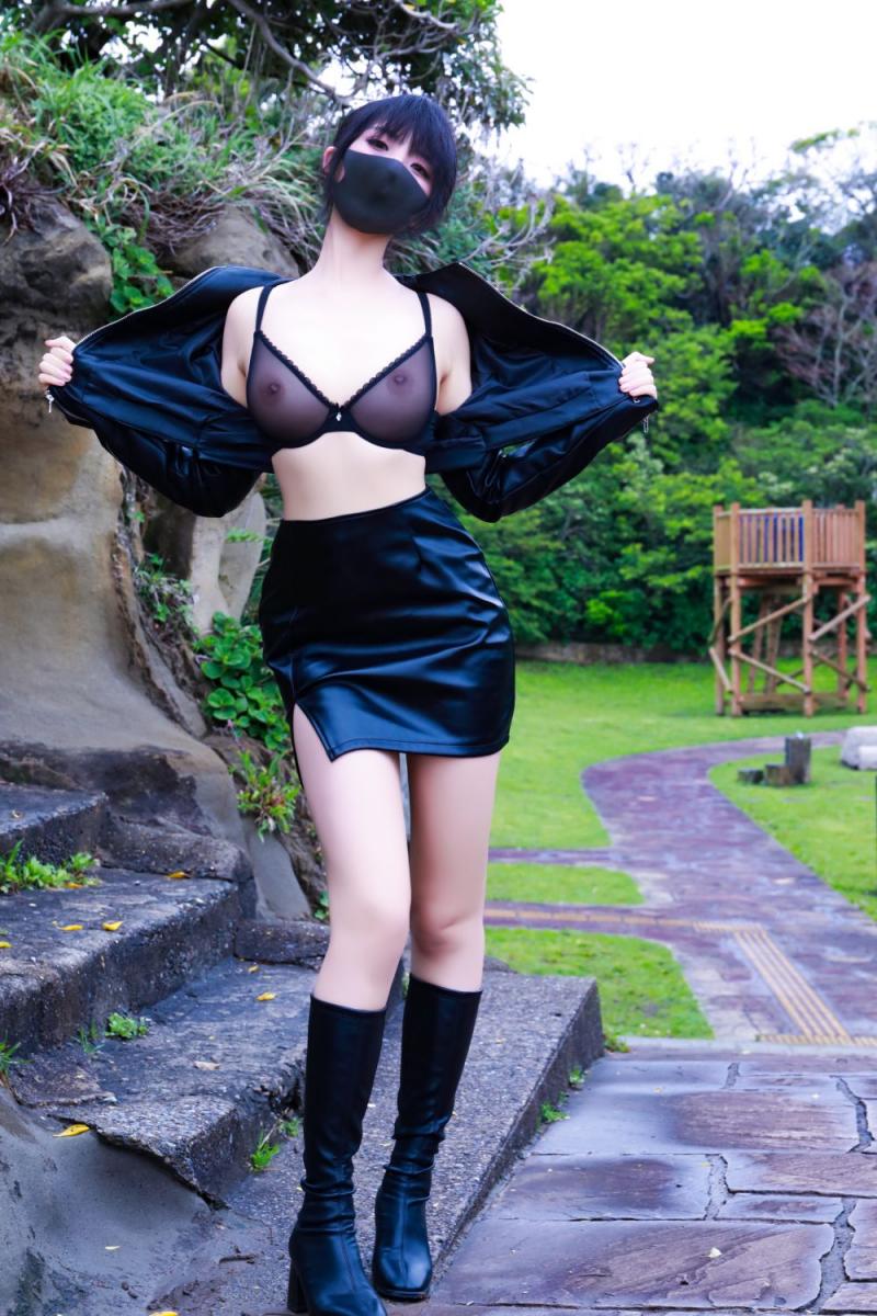 户外皮衣极品鲜嫩的妹子