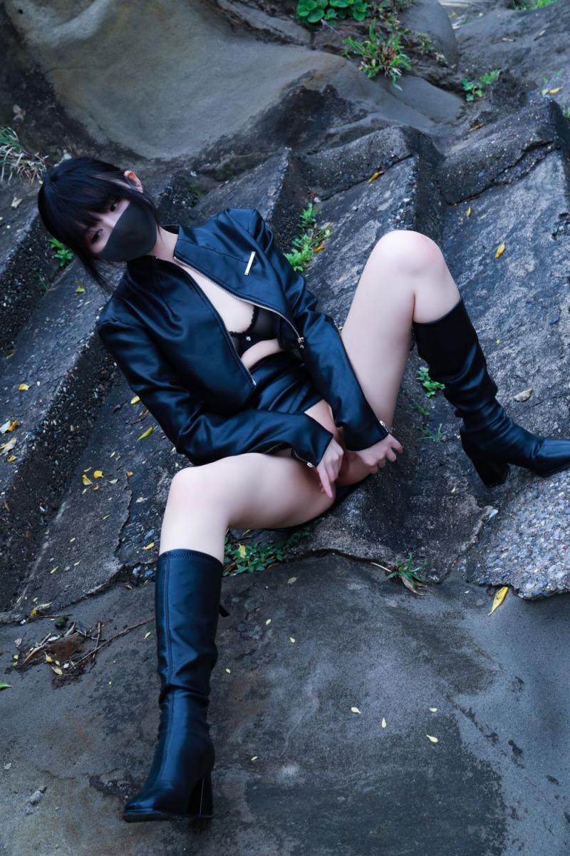 户外皮衣极品鲜嫩的妹子