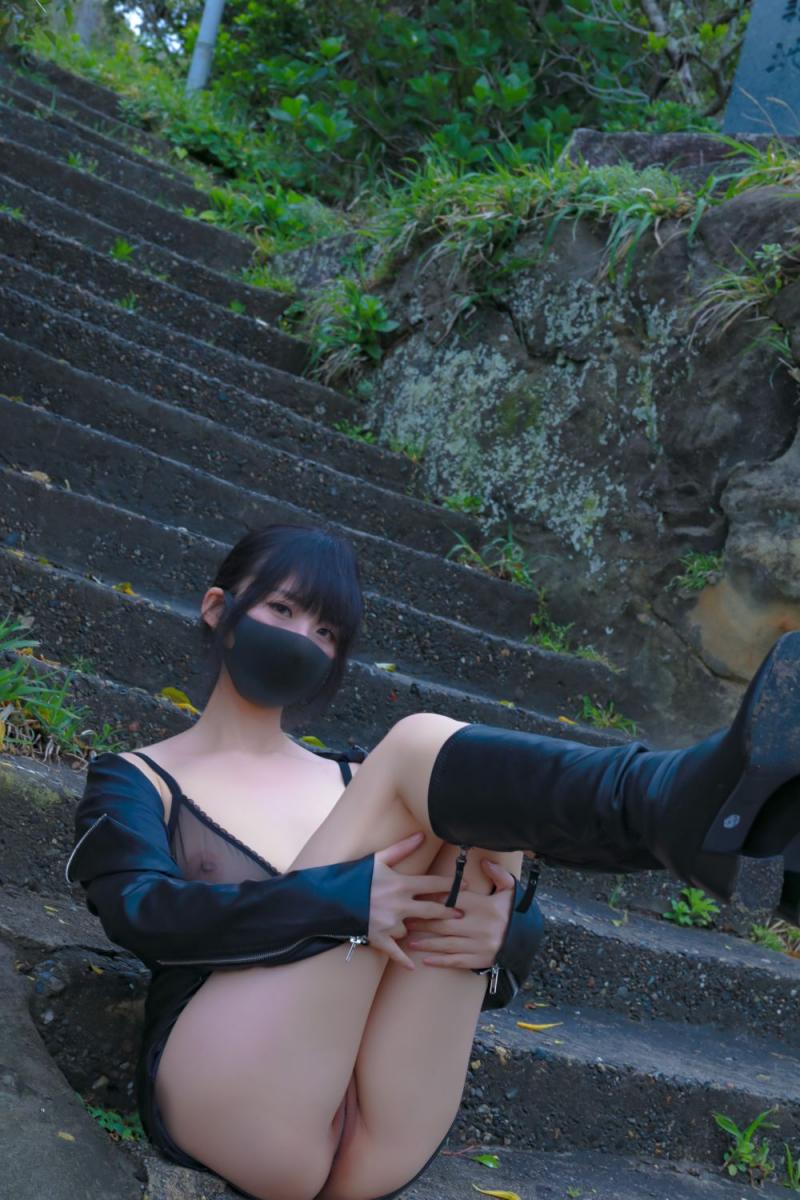 户外皮衣极品鲜嫩的妹子