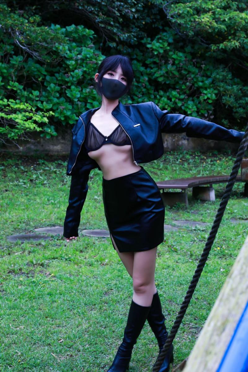 户外皮衣极品鲜嫩的妹子